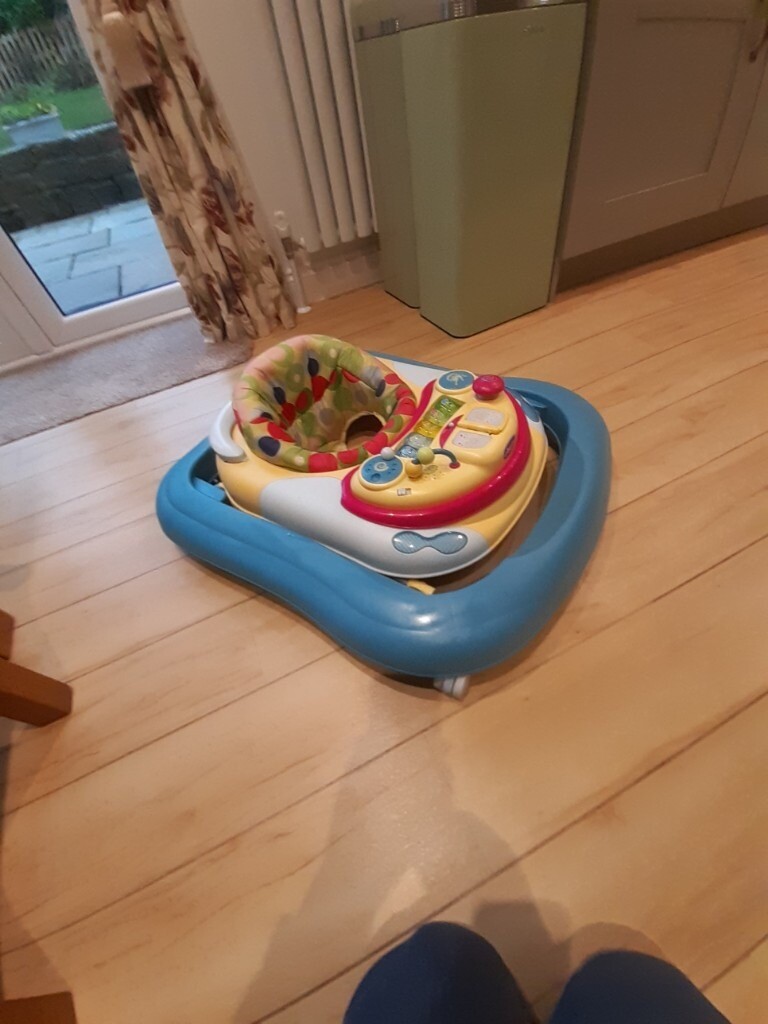 baby walker with feeding tray